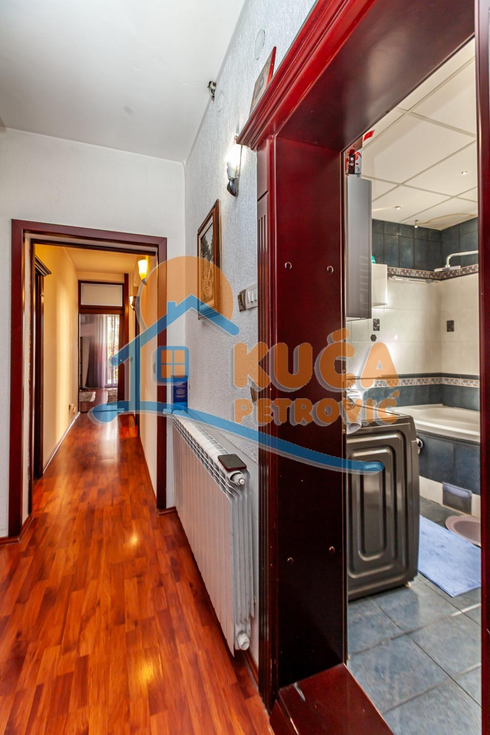 Slika 11 - Ivana Milutinovića, Četvorosoban stan na prodaju, 145m2, 177.000€