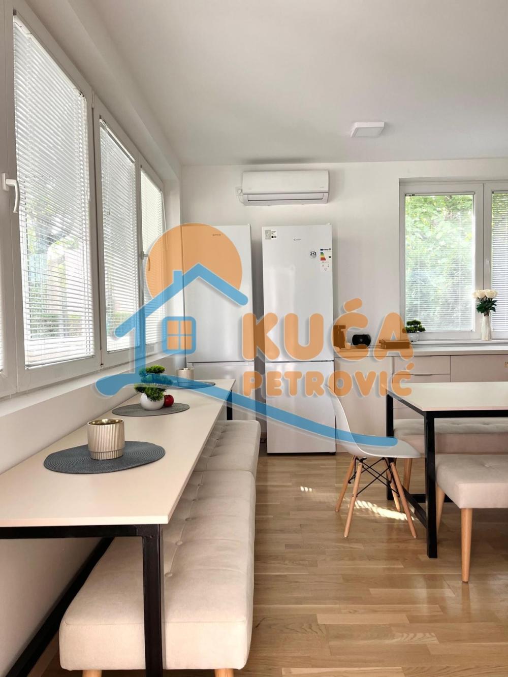 Slika 10 - Bulevar svetog cara,  Kuća na prodaju, 550m2, 390.000€
