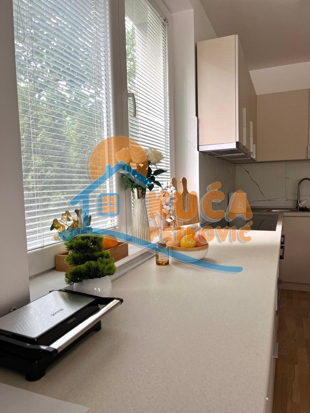 Slika 11 - Bulevar svetog cara,  Kuća na prodaju, 550m2, 390.000€