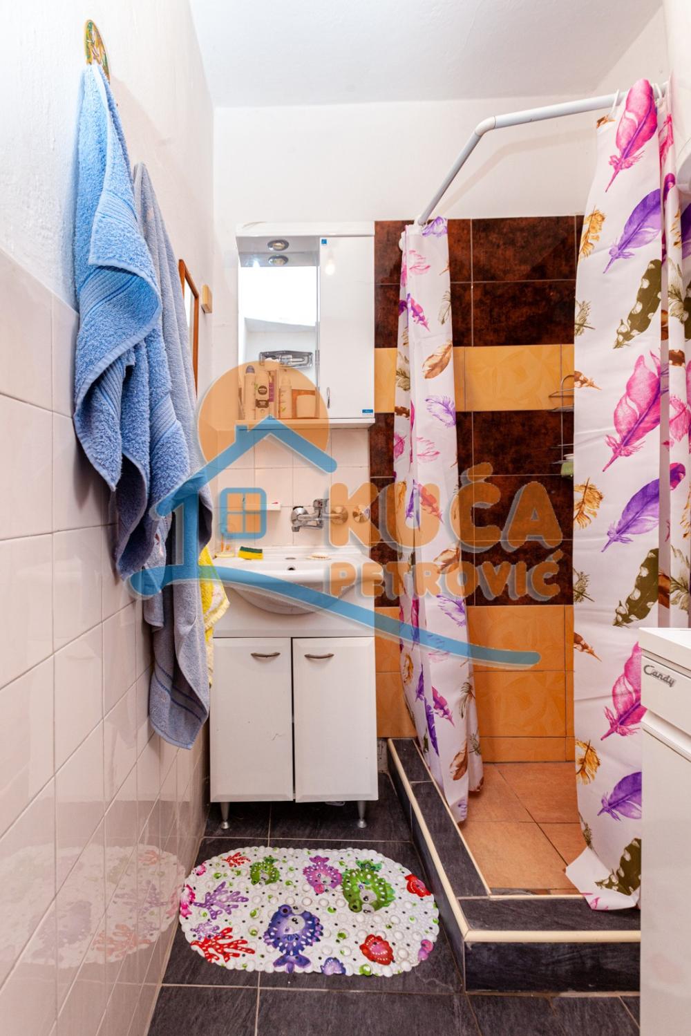 Slika 4 - Lole Ribara,  Kuća na prodaju, 62m2, 90.000€