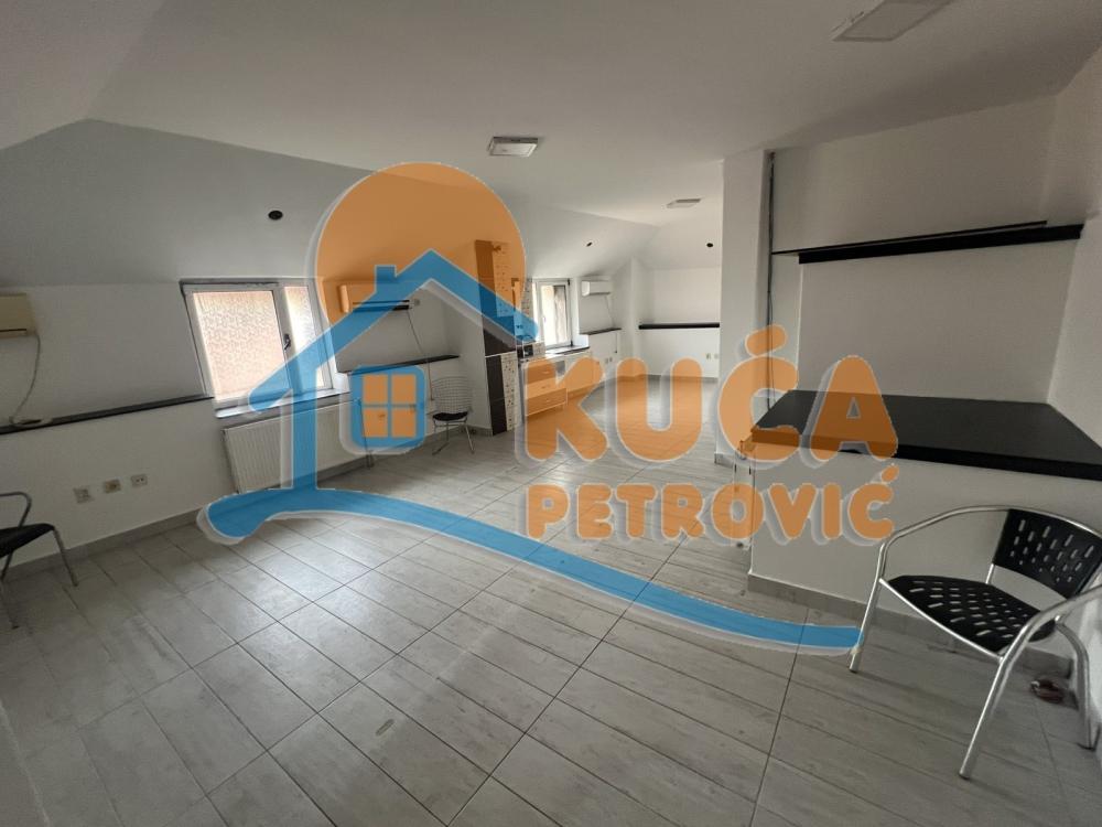Slika 10 - Vožda Karađorđa,  Lokal za izdavanje, 88m2, 950€