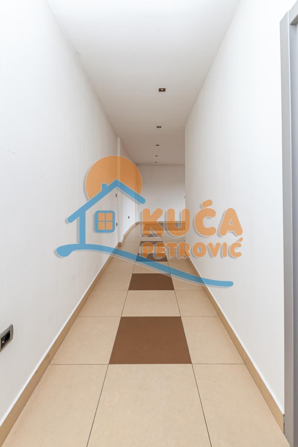 Slika 4 - Cara Dušana,  Lokal za izdavanje, 45m2, 700€