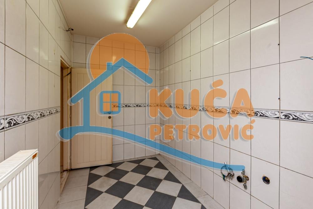 Slika 11 - Cara Dušana,  Lokal za izdavanje, 231m2, 1.200€