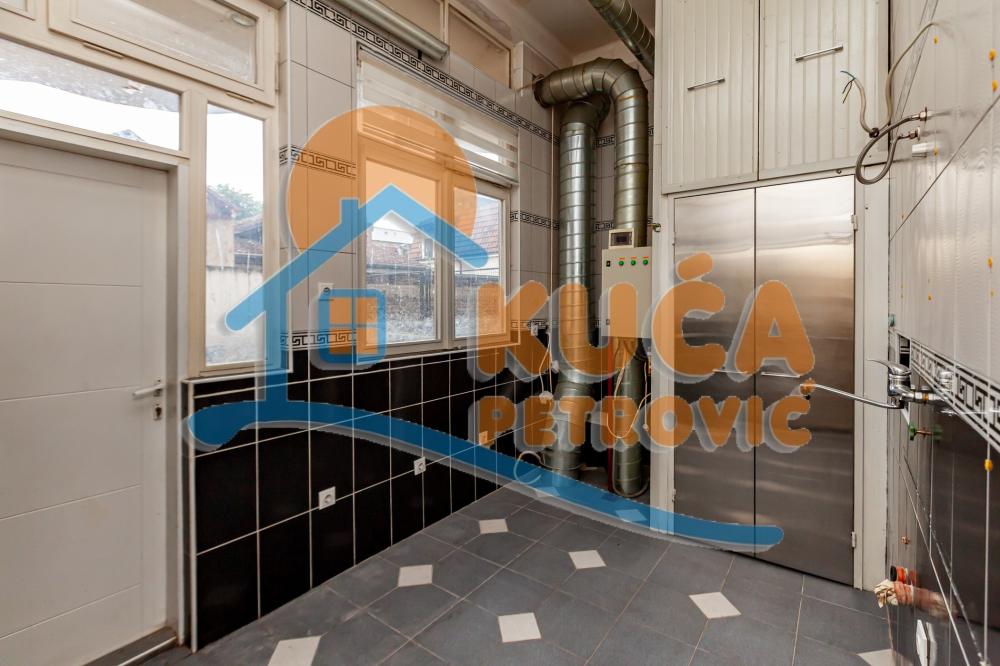 Slika 6 - Cara Dušana,  Lokal za izdavanje, 231m2, 1.200€