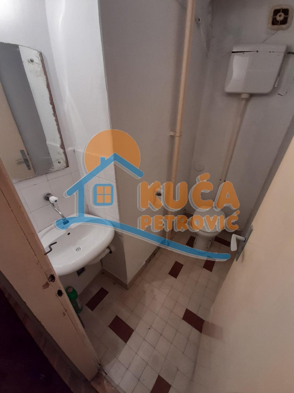 Slika 9 - Vojvode Tankosića,  Lokal za izdavanje, 85m2, 350€