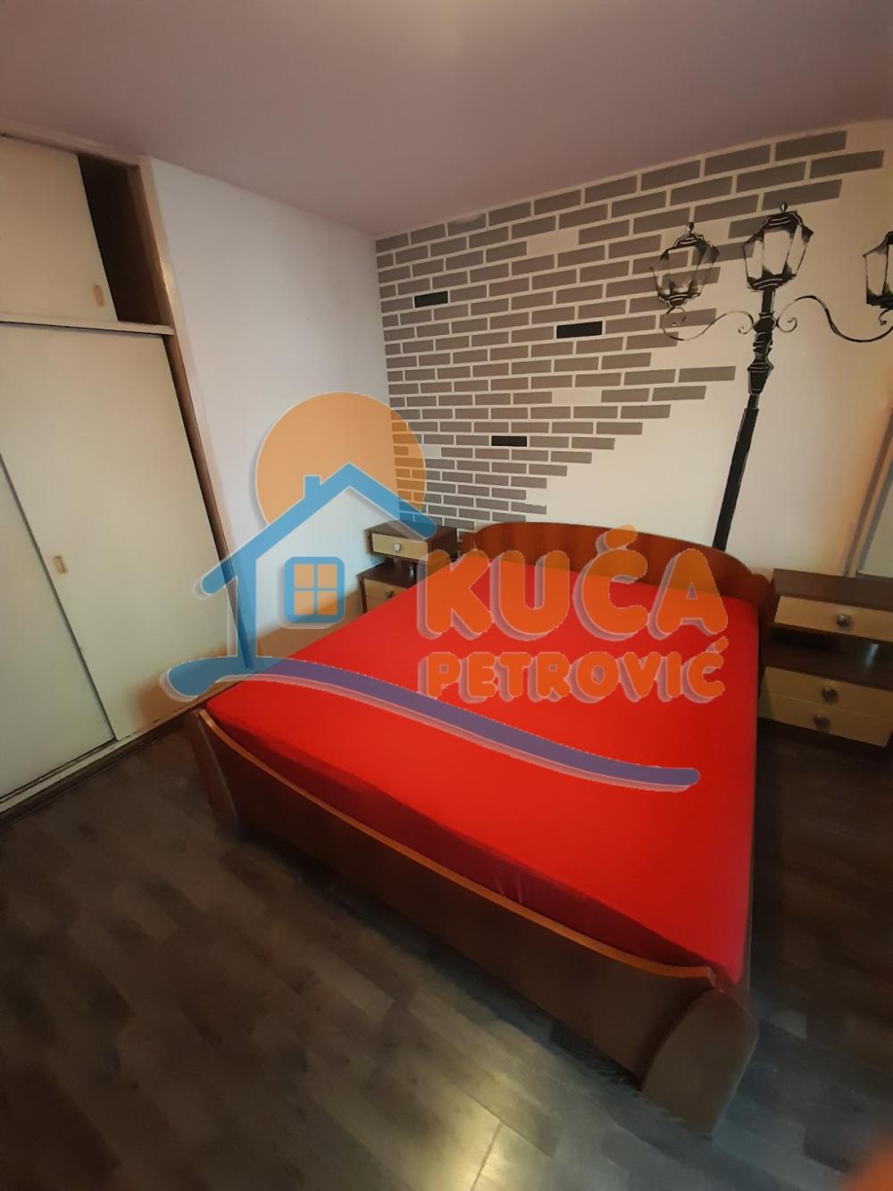 Slika 3 - Vojvode Tankosića,  Lokal za izdavanje, 85m2, 350€