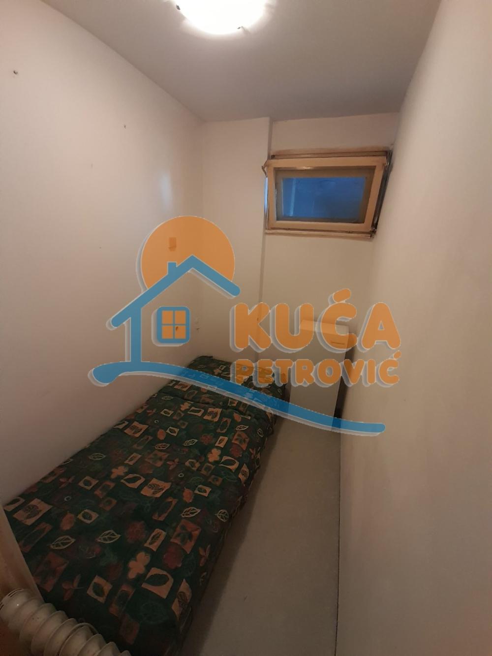 Slika 6 - Vojvode Tankosića,  Lokal za izdavanje, 85m2, 350€