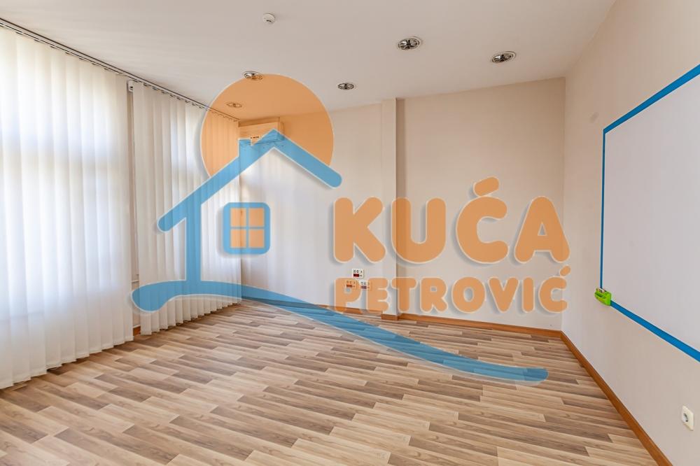Slika 3 - Nikole Pašića,  Lokal na prodaju, 400m2, 2.000.000€