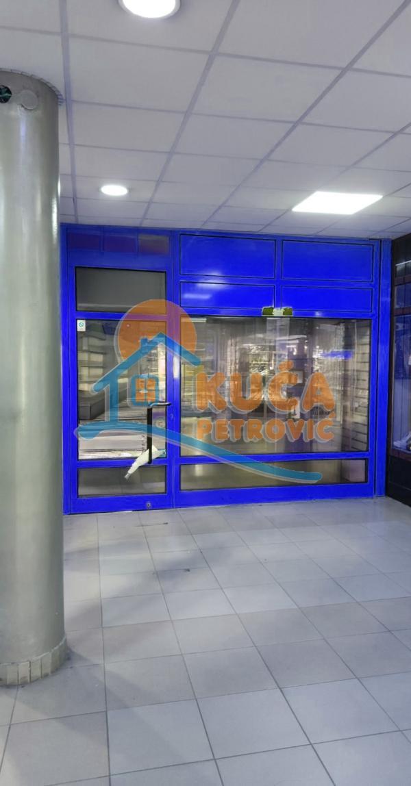 Glavna slika -Obrenovićeva,  Lokal na prodaju, 9m2, 42.000€