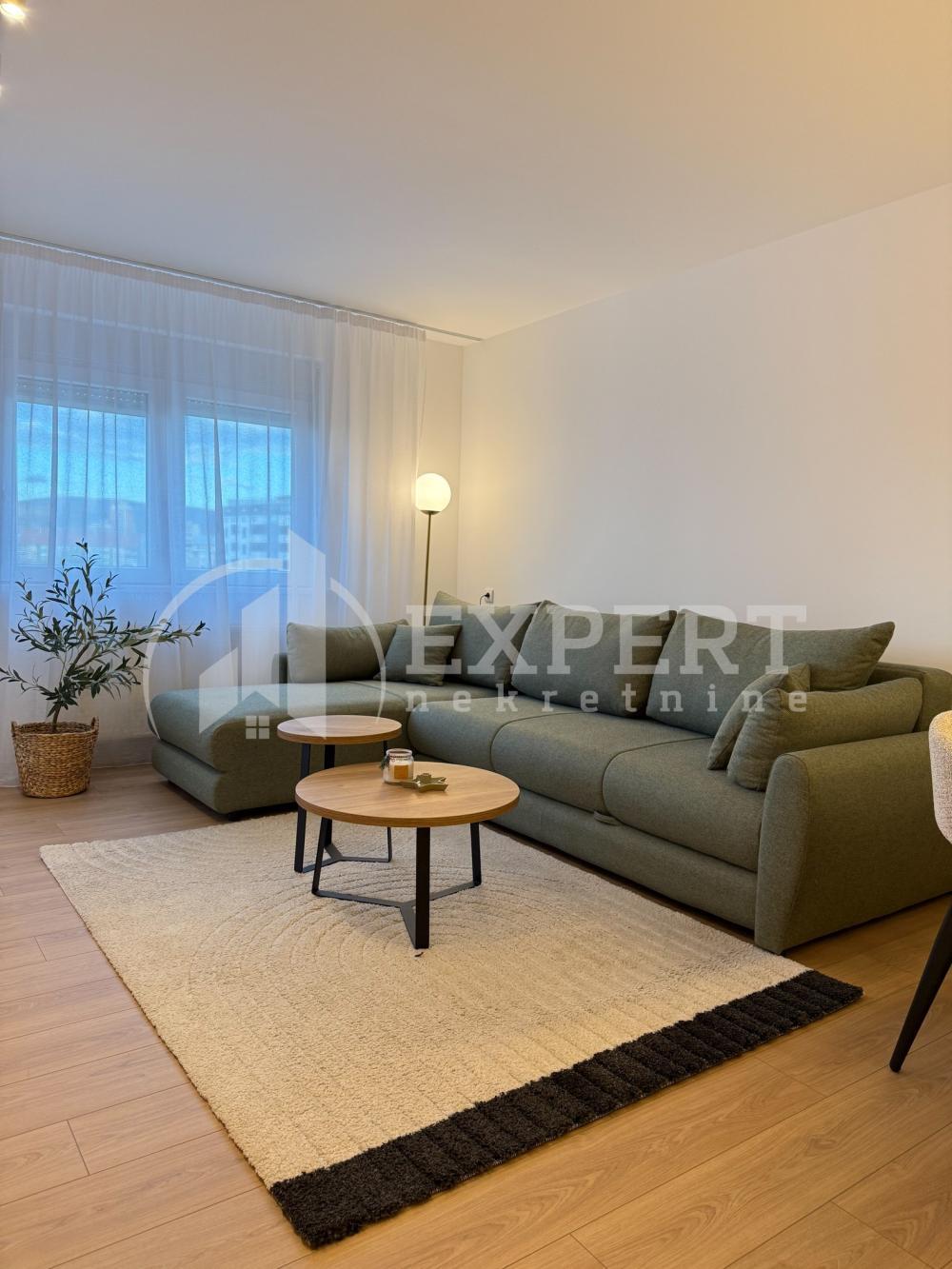 Glavna slika -Cara Dušana, Jednoiposoban stan za izdavanje, 52m2, 550€