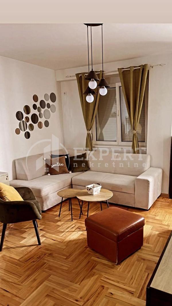 Slika 1 - Zetska, Jednoiposoban stan za izdavanje, 42m2, 350€