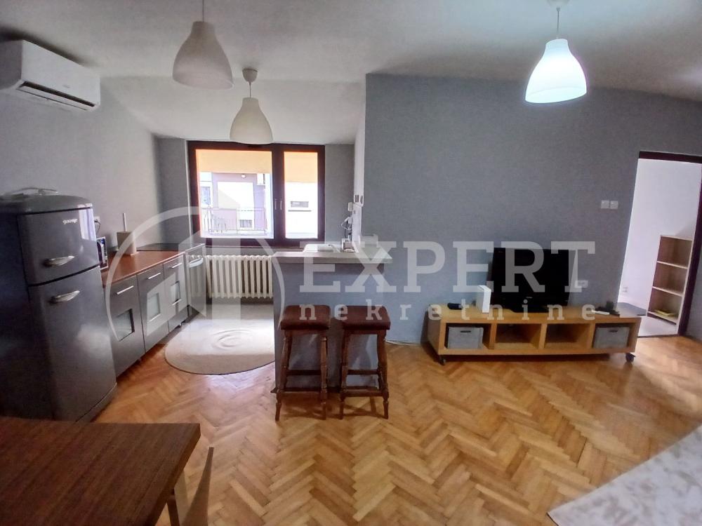 Slika 3 - Jug Bogdanova, Četvorosoban stan za izdavanje, 76m2, 450€