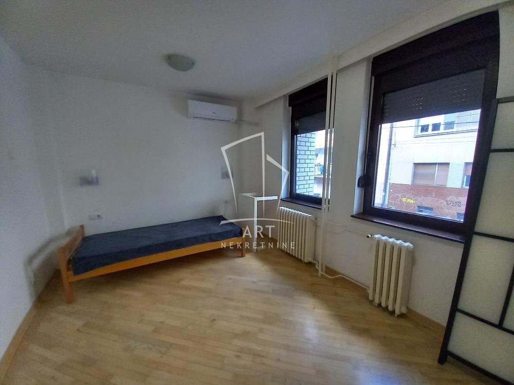 Slika 2 - Internacionalnih brigada, Četvorosoban stan za izdavanje, 100m2, 1.350€