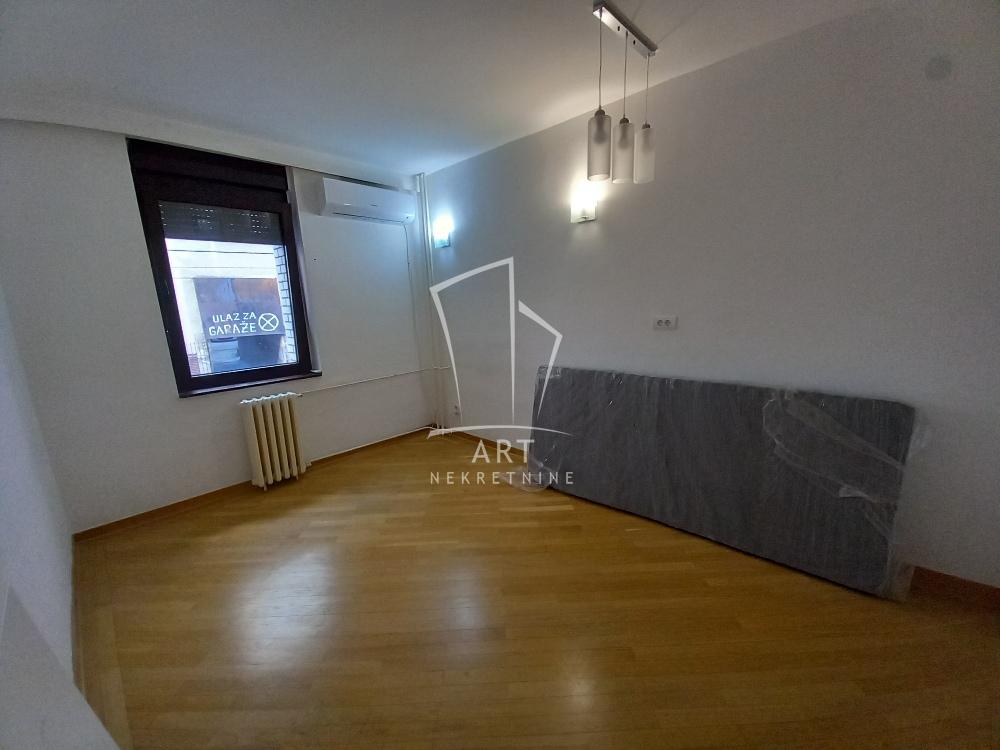 Slika 4 - Internacionalnih brigada, Četvorosoban stan za izdavanje, 100m2, 1.350€