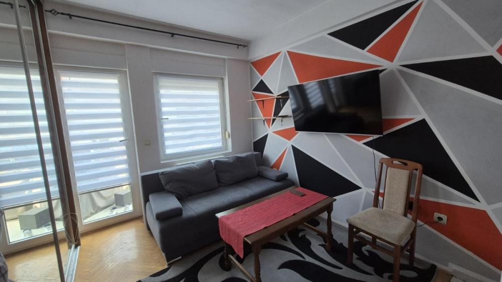 Glavna slika -Jednoiposoban stan za izdavanje, 32m2, 350€