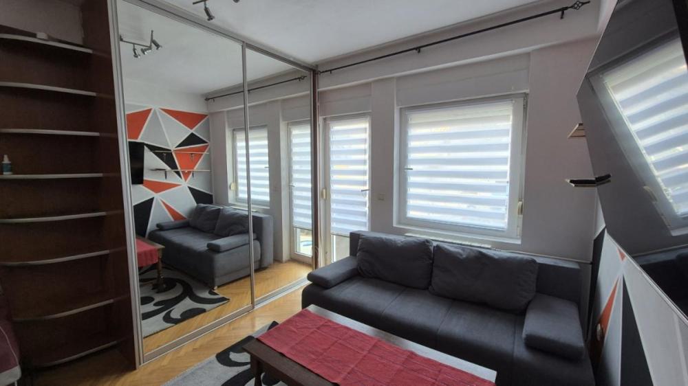 Slika 1 - Jednoiposoban stan za izdavanje, 32m2, 350€