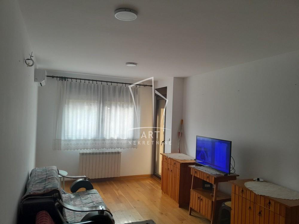 Slika 1 - Bulevar oslobođenja, Dvoiposoban stan za izdavanje, 56m2, 500€