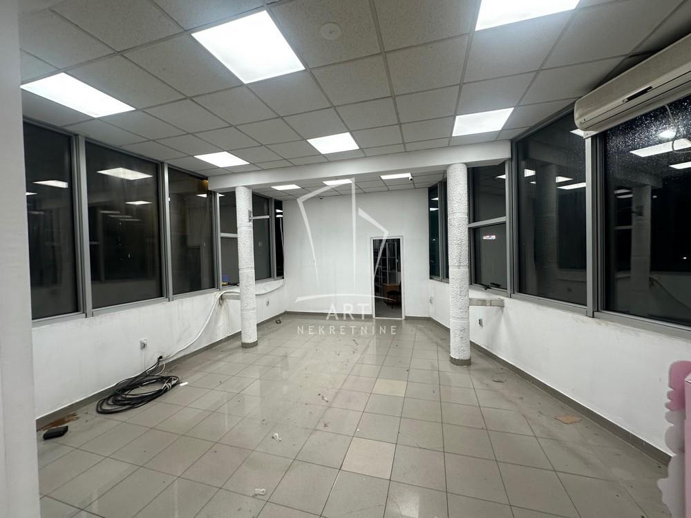 Slika 1 - Bulevar Kralja Aleksandra,  Lokal za izdavanje, 135m2, 3.000€