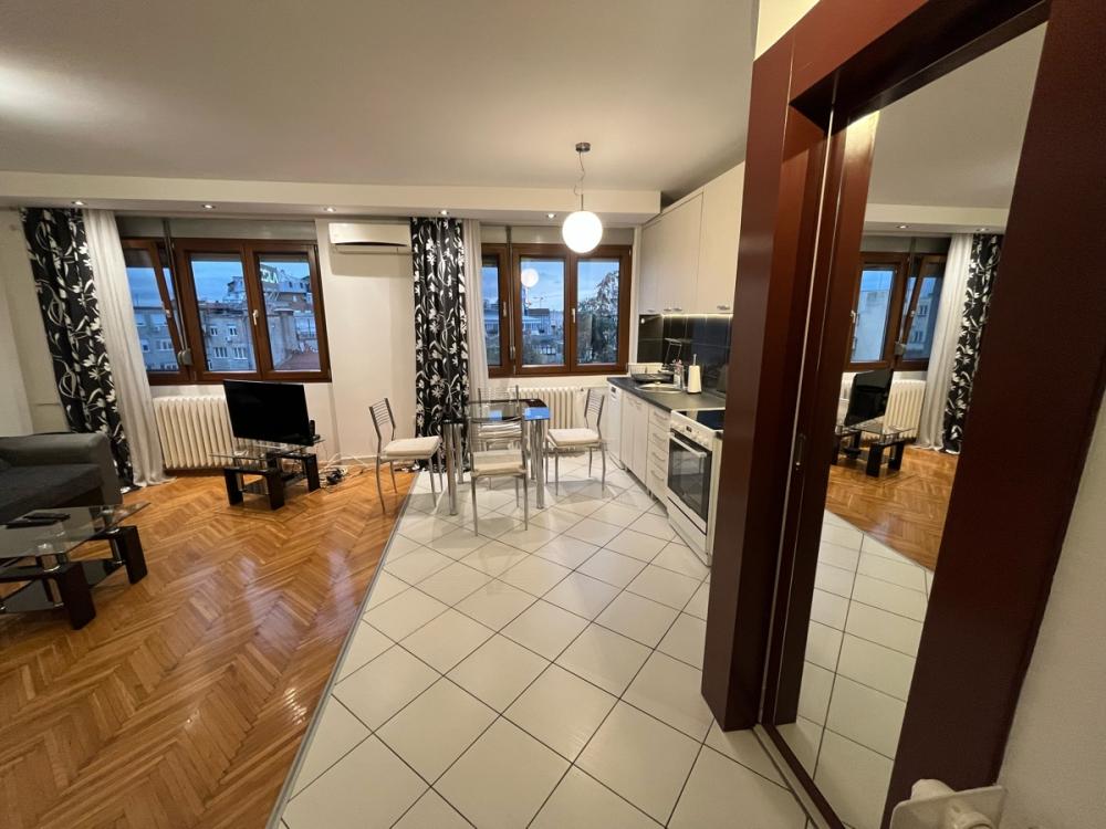 Slika 1 - Marsala Birjuzova, Trosoban stan za izdavanje, 70m2, 1.000€