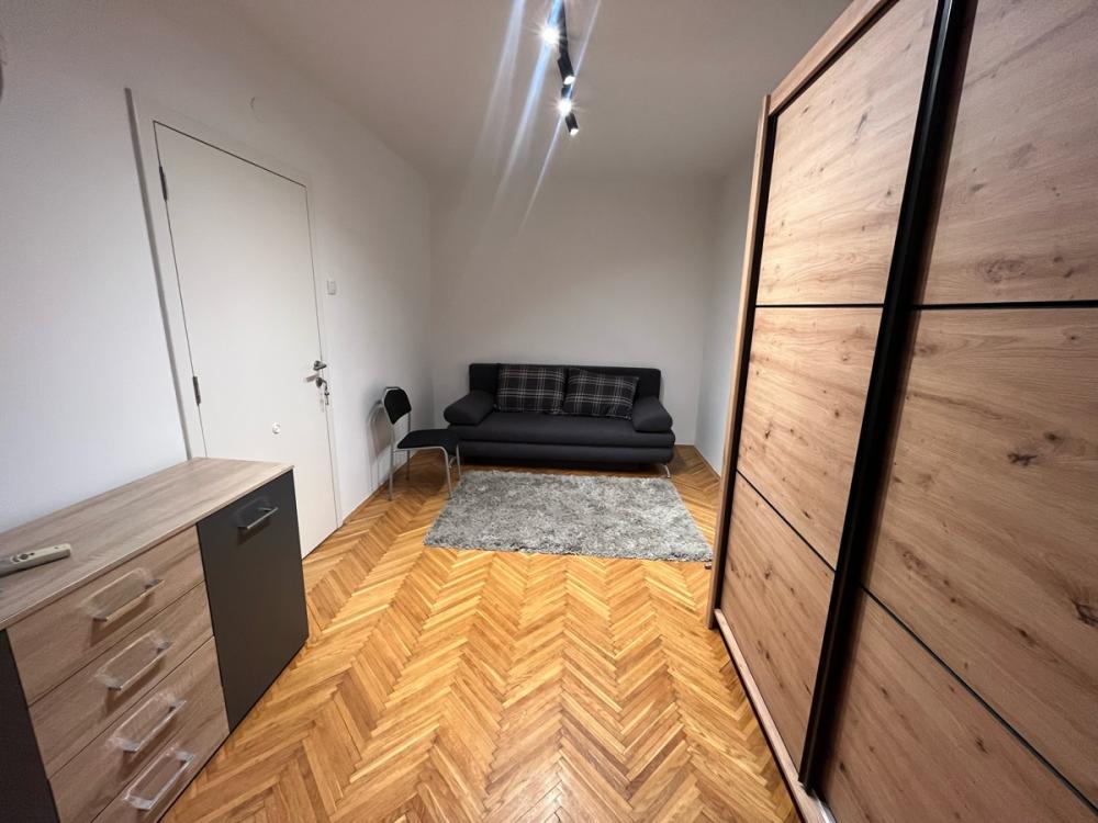 Slika 9 - Marsala Birjuzova, Trosoban stan za izdavanje, 70m2, 1.000€