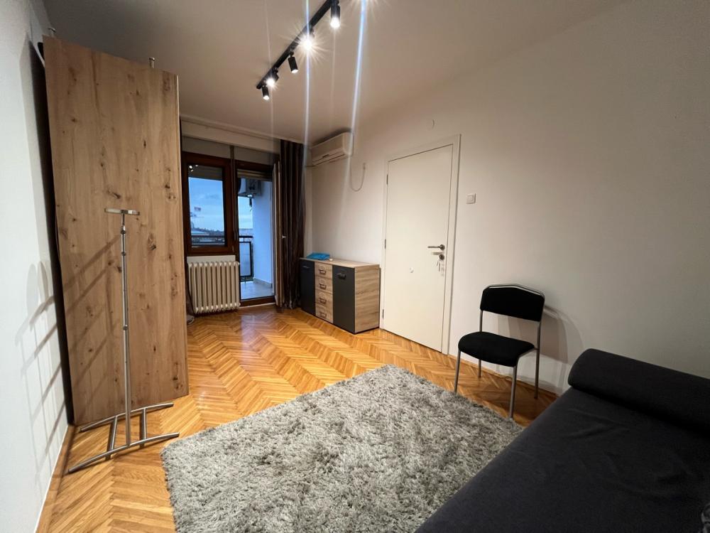 Slika 10 - Marsala Birjuzova, Trosoban stan za izdavanje, 70m2, 1.000€