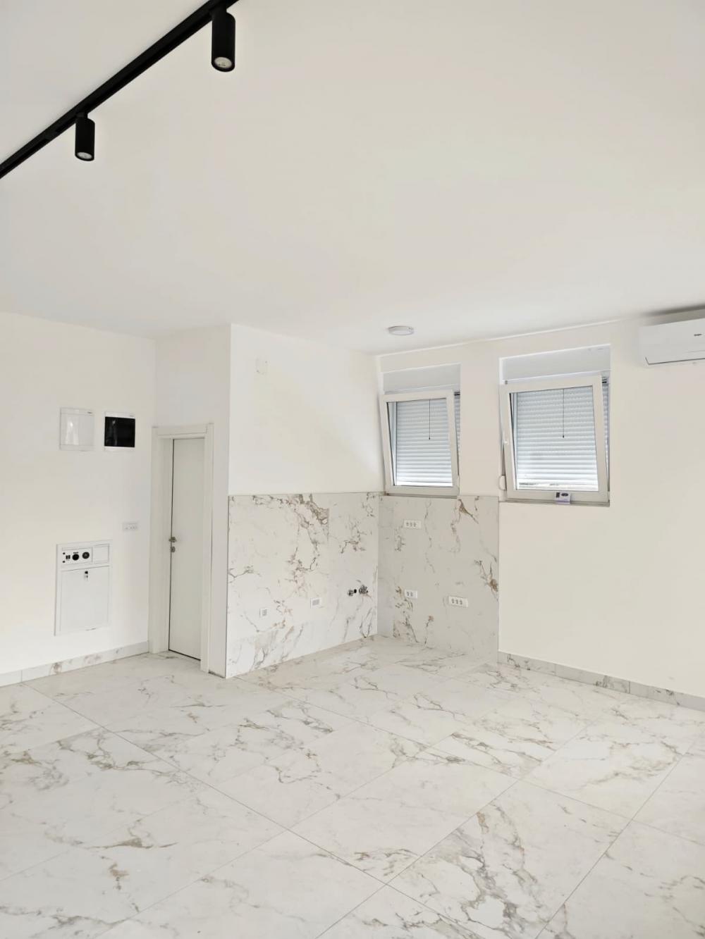 Slika 2 - Kralja Radoslava,  Lokal za izdavanje, 35m2, 400€