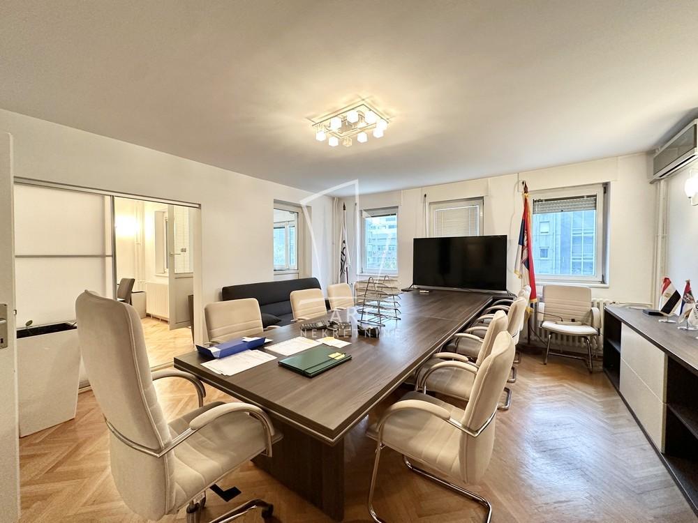 Glavna slika -Bulevar Mihajla Pupina,  Lokal za izdavanje, 117m2, 1.650€