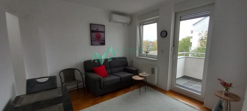 Slika 1 - Jednoiposoban stan za izdavanje, 33m2, 400€