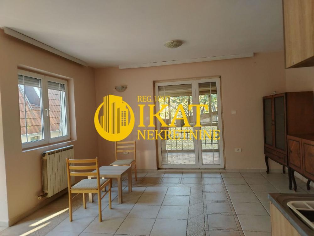 Glavna slika -Četvorosoban stan za izdavanje, 158m2, 750€