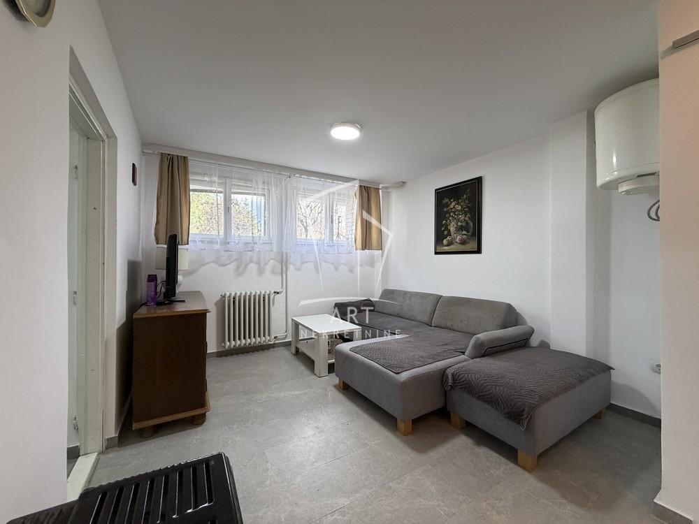 Slika 1 - Žarka Savića, Trosoban stan za izdavanje, 40m2, 250€