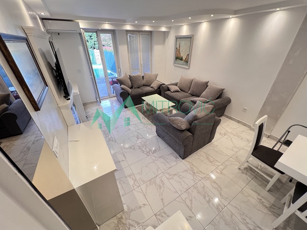 Slika 1 -  Kuća za izdavanje, 141m2, 1.400€