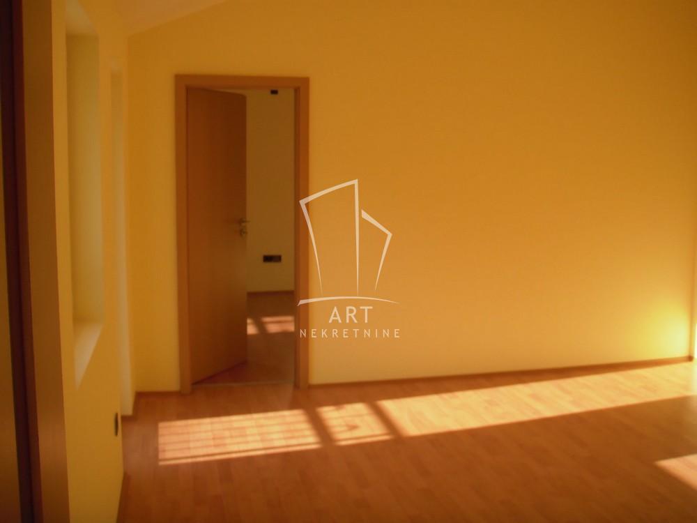 Slika 6 - Zmaj Jovina, Četvorosoban stan na prodaju, 127m2, 430.000€