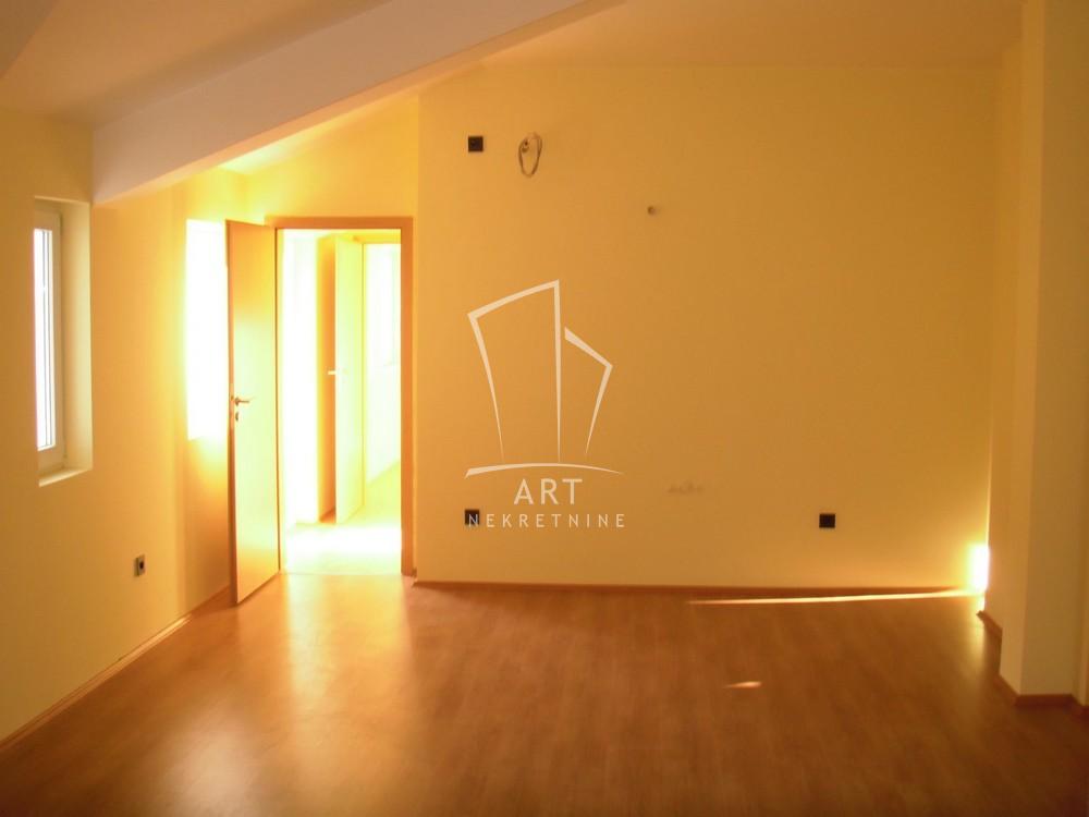 Slika 1 - Zmaj Jovina, Četvorosoban stan na prodaju, 127m2, 430.000€