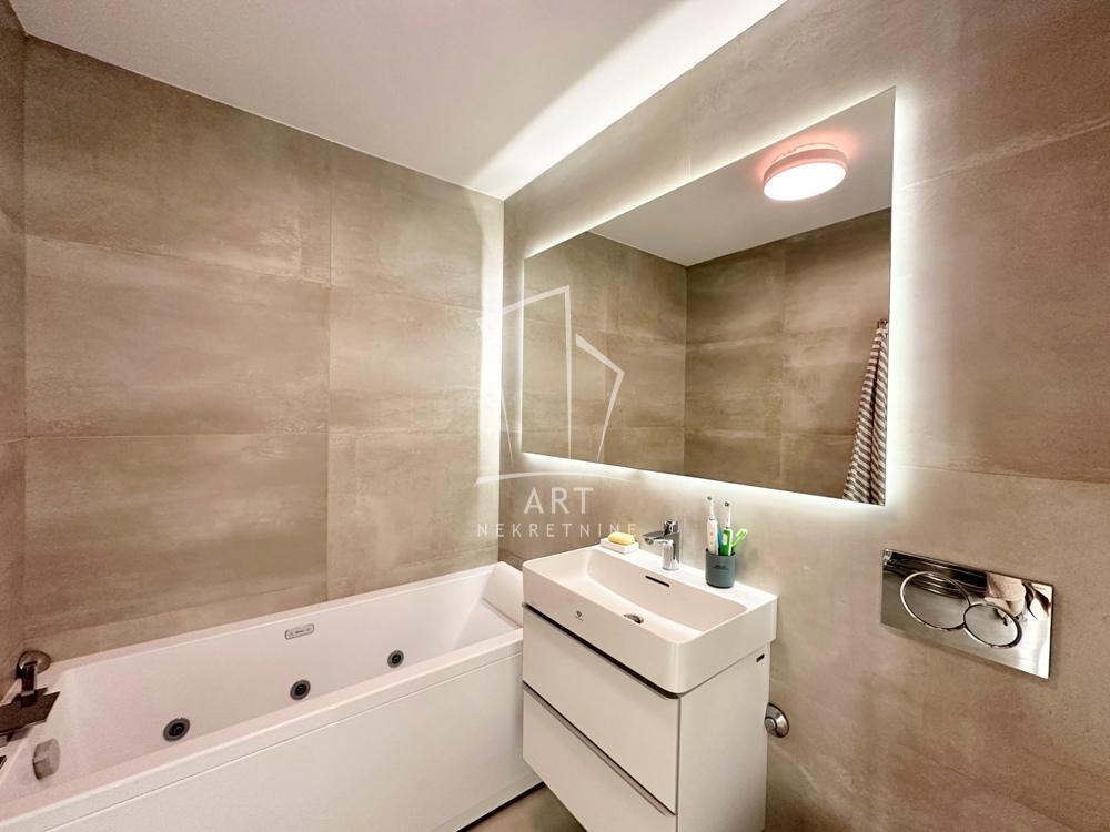 Slika 6 - Bulevar Zorana Đinđića,  Lokal na prodaju, 213m2, 4.000€