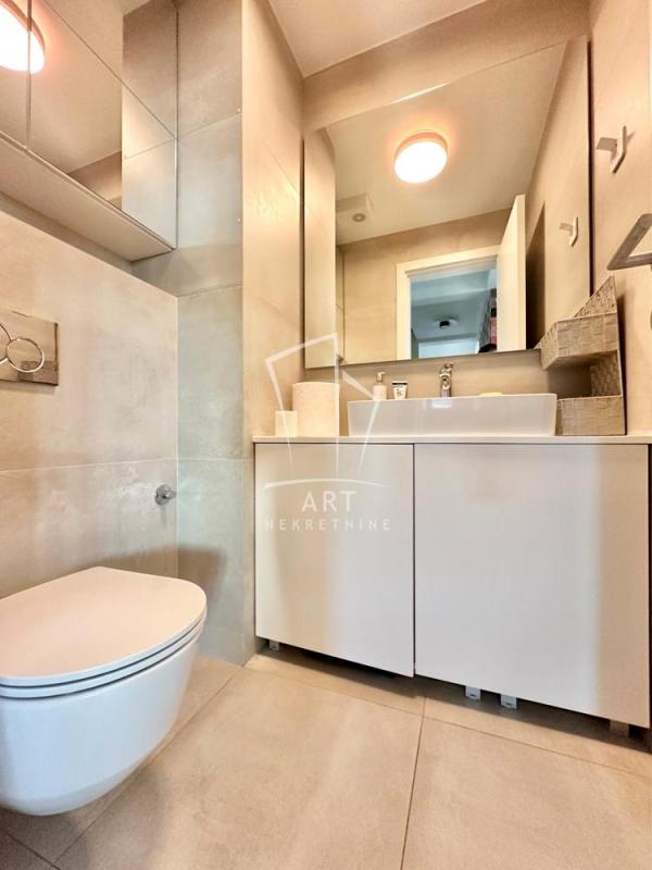 Slika 8 - Bulevar Zorana Đinđića,  Lokal na prodaju, 213m2, 4.000€