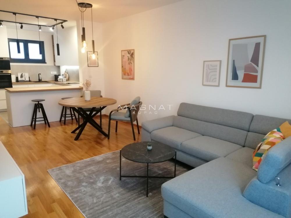 Slika 1 - Albanske spomenice, Trosoban stan za izdavanje, 53m2, 1.000€