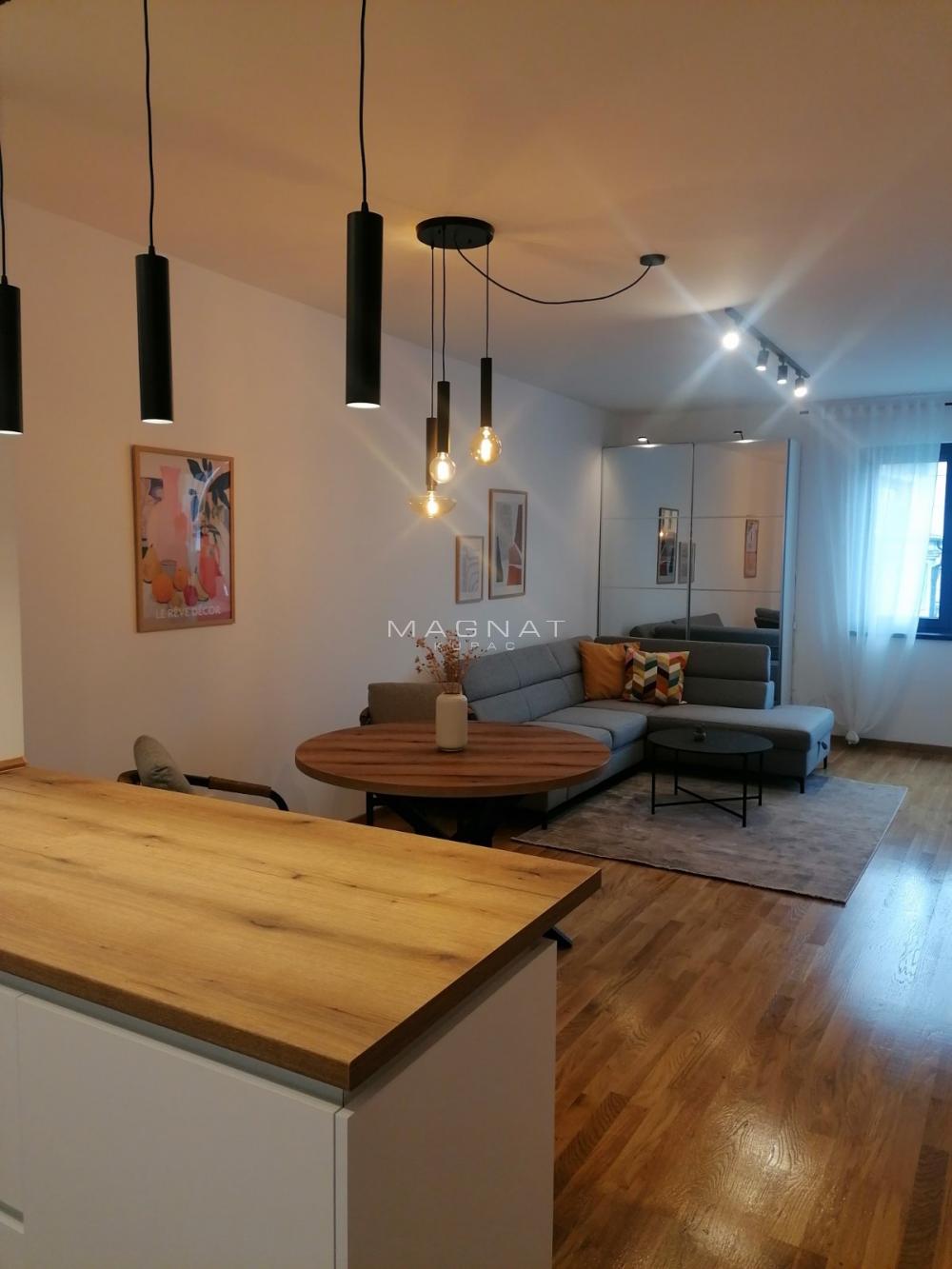 Slika 2 - Albanske spomenice, Trosoban stan za izdavanje, 53m2, 1.000€