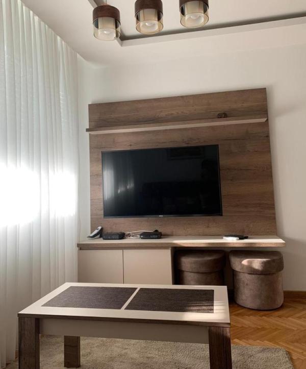 Slika 1 - Bulevar oslobođenja, Dvosoban stan za izdavanje, 40m2, 800€