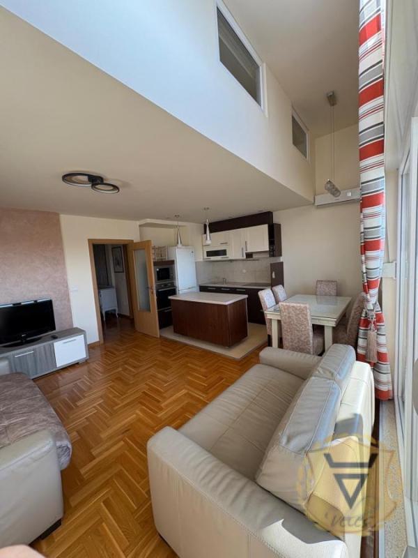 Glavna slika -Četvorosoban stan za izdavanje, 120m2, 1.200€