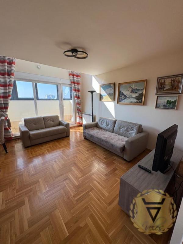 Slika 1 - Četvorosoban stan za izdavanje, 120m2, 1.200€