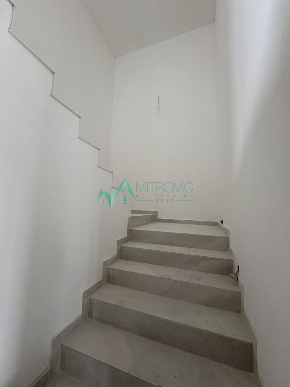 Slika 3 - Četvoroiposoban stan na prodaju, 177m2, 236.900€