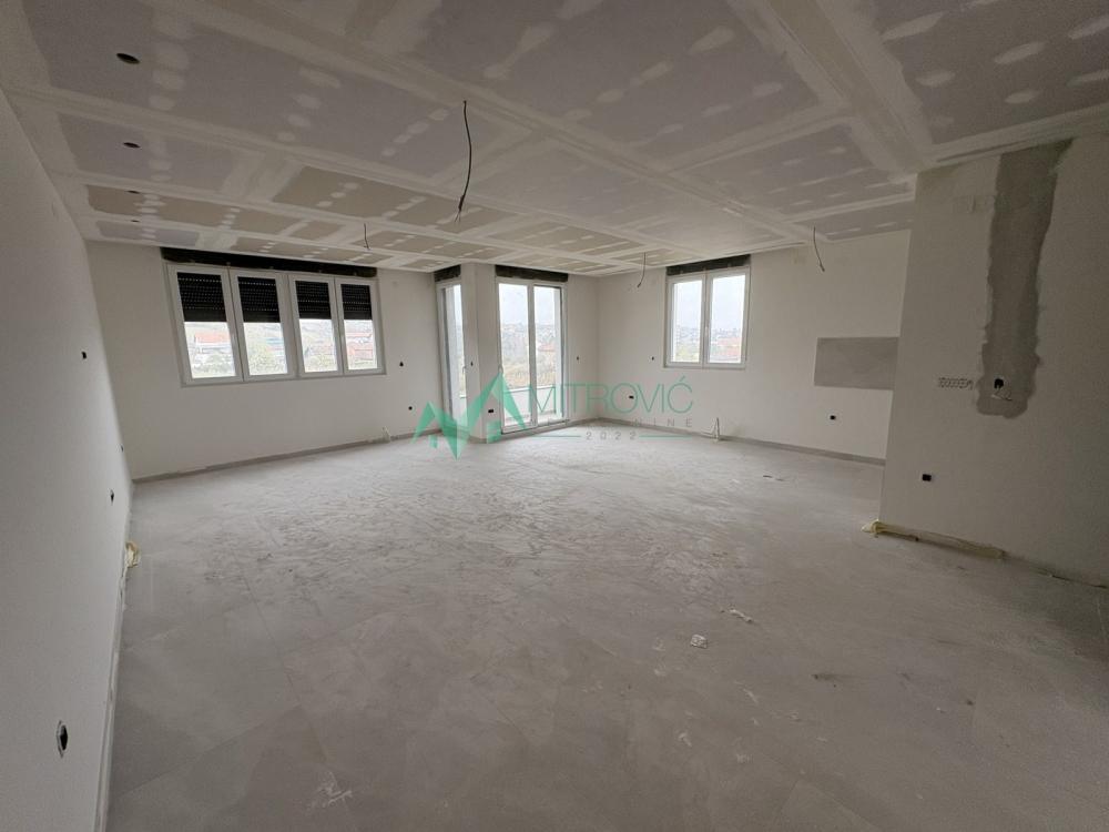 Slika 2 - Četvoroiposoban stan na prodaju, 177m2, 236.900€