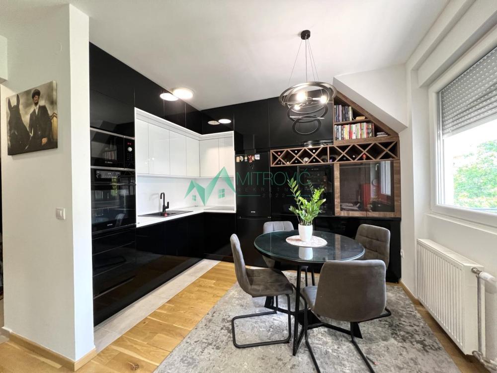 Glavna slika -Četvorosoban stan na prodaju, 79m2, 224.000€