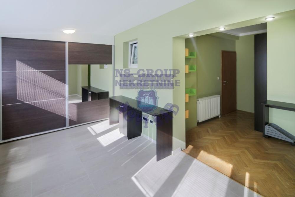 Slika 2 - Četvoroiposoban stan na prodaju, 119m2, 206.000€