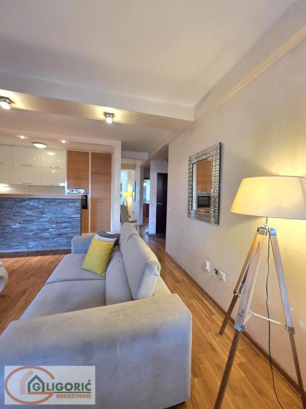 Slika 6 - Ilije Stojadinovića, Trosoban stan na prodaju, 82m2, 245.000€