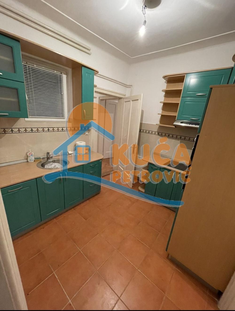 Slika 2 - Obrenovićeva, Četvorosoban stan za izdavanje, 92m2, 700€