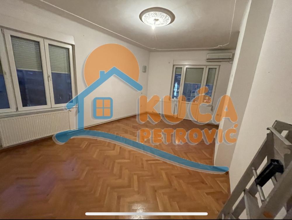 Slika 5 - Obrenovićeva, Četvorosoban stan za izdavanje, 92m2, 700€