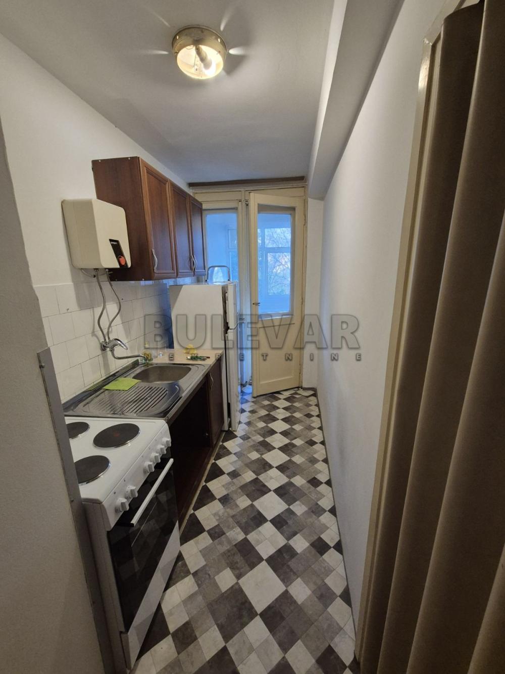 Slika 2 - Pariske komune, Dvosoban stan za izdavanje, 60m2, 300€