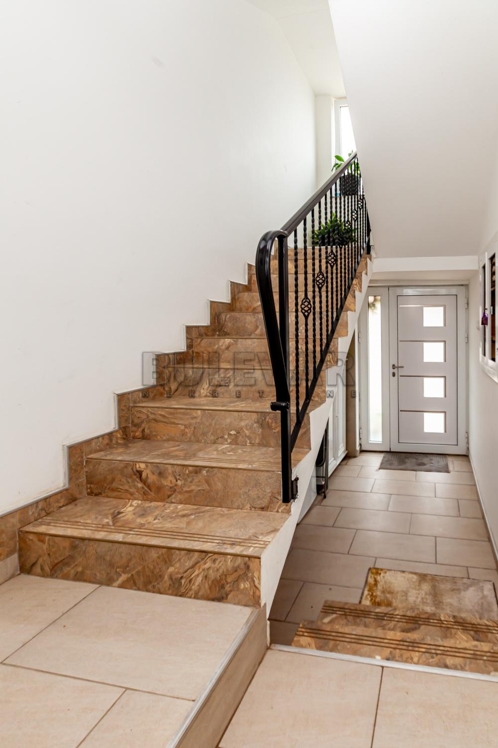 Slika 2 - Ledena stena, Kuća na prodaju, 290m2, 310.000€