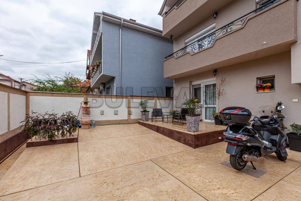 Slika 1 - Ledena stena, Kuća na prodaju, 290m2, 310.000€